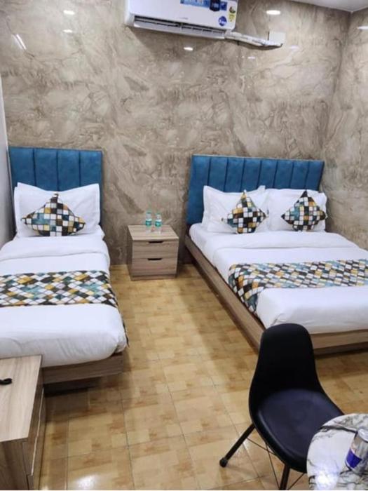 Hotel Neelam Palace Just 5 Minutes from Railway Station & Connaught place