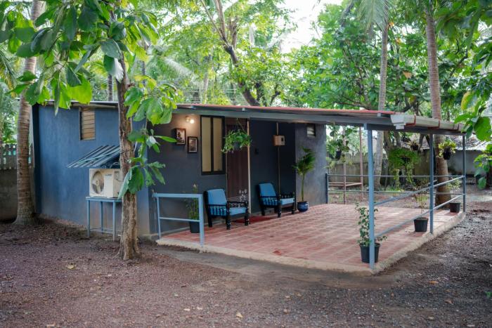 1BHK Private Goan Cottage in a Peaceful Palm Grove
