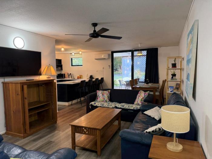 Baden 2 - Rainbow Shores. Pool. Tennis court