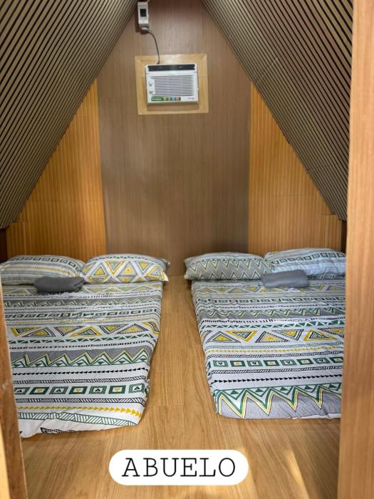 Mi Familia Abuelo AC Room