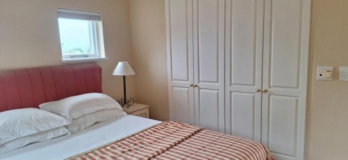 Bright, Airy Upstairs 2-Bedroom Flat, 1 group , Shared WC