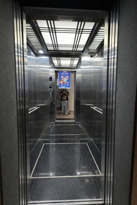 Noburi - Couple Cinema & Cafe Bed