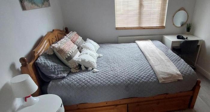 Couples Business Family- WiFi- Parking- Sleeps 2