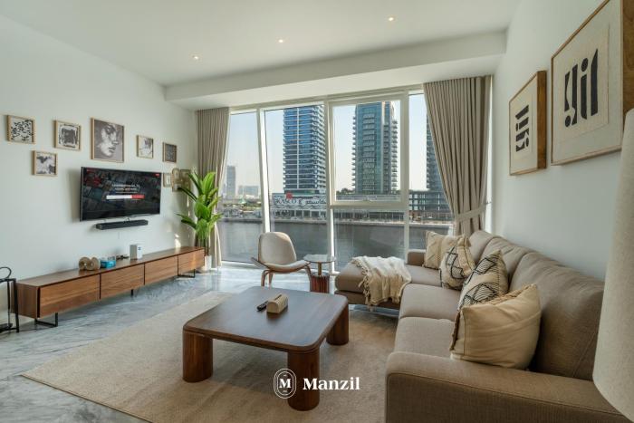 Manzil - Modern 1BR with Stunning Lake View in Business Bay