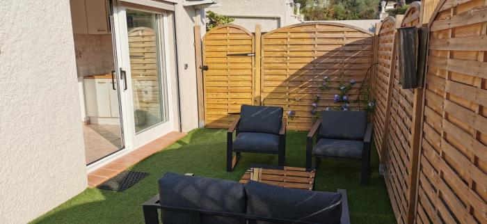 Appartement avec grande terrasse -bas de villa