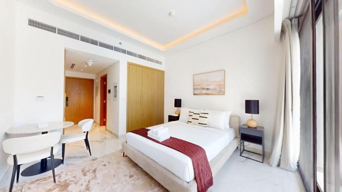 Luxurious Chic Comfort Studio