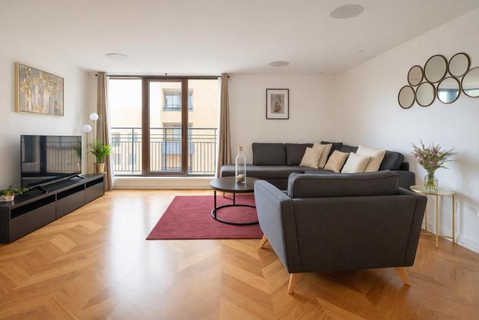 Elegant 3-Bedroom Flat in Kensington