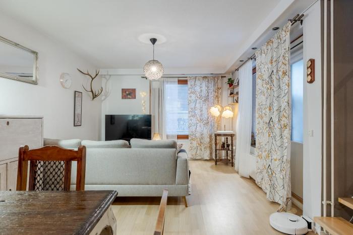 2 bedroom apartment by the river, close to city