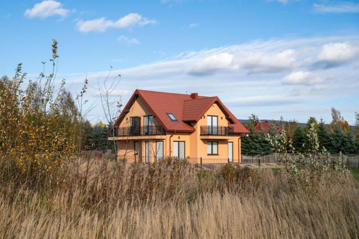 Dom na wsi z widokiem na Łysicę