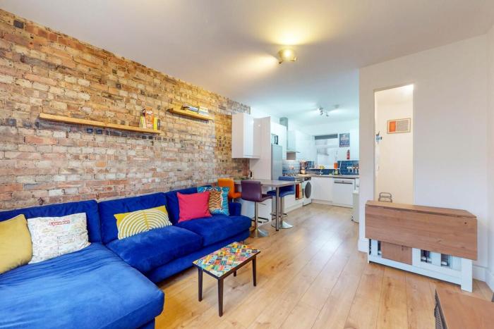 Bright Flat Near Stratford-2 min walk to Bus Stop