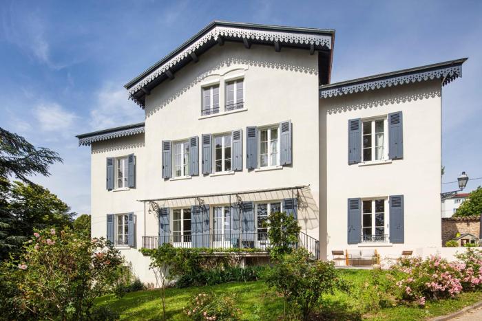 Harmonie - Spacious house with pool in Oullins