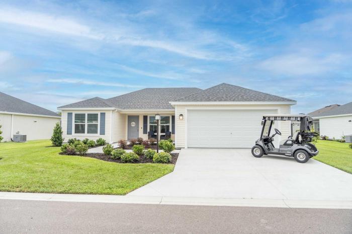 Bougainvillea Place- Brand New Golf Cart Included