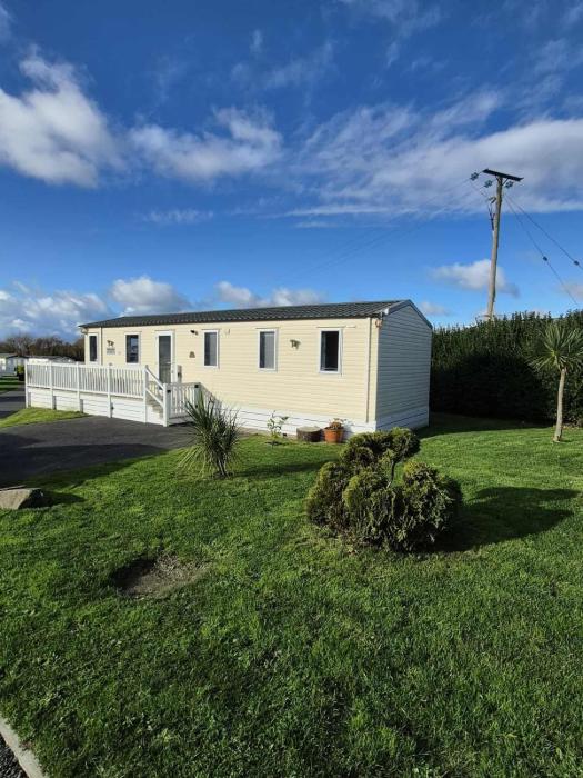3 Bedroom Caravan with Sun Deck & Parking