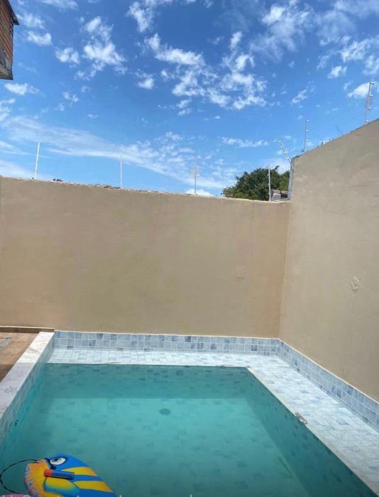 Linda casa a 100 metros da praia!