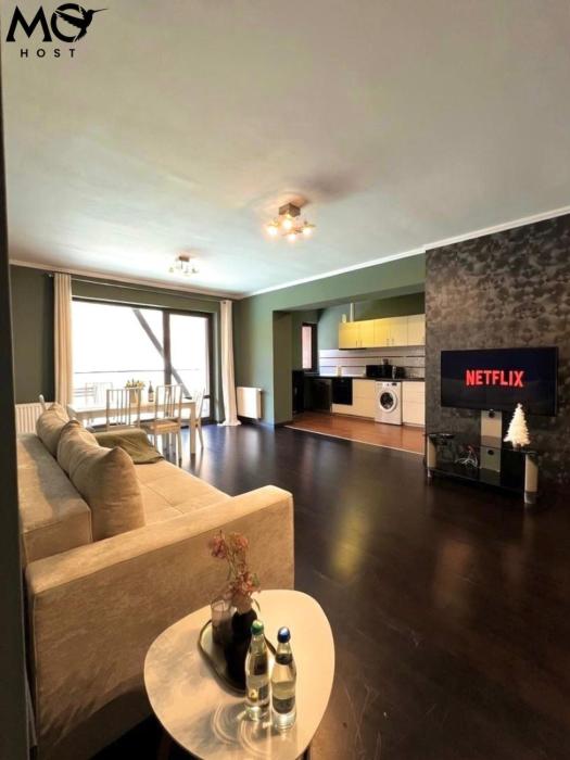 MoHost Tampa Gardens - cozy vibes with a mountain view