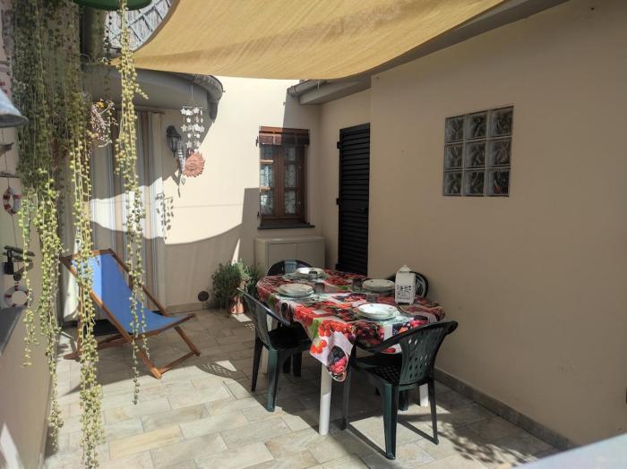 Casa nel Verde in Collina con Terrazzo Vista Mare