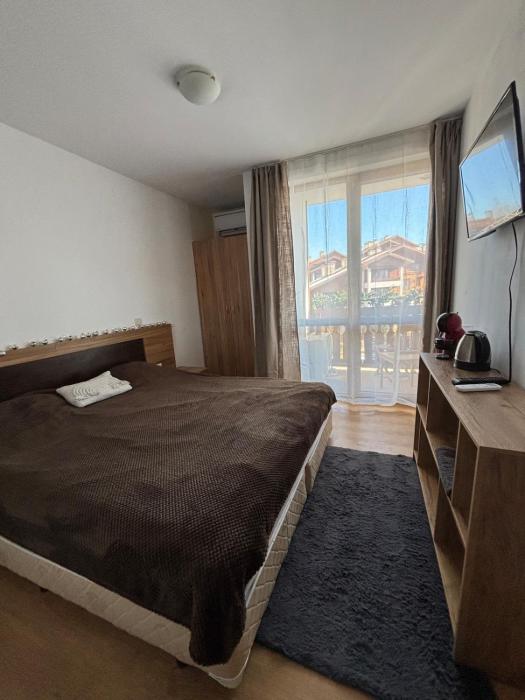 Smart Stay - Refurbished Studio with Balcony and Parking