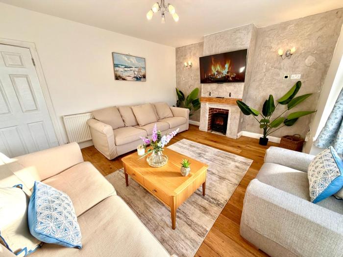 Comfortable Three Bedroom Home in Christchurch with Free Parking - Sleeps 6