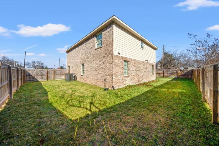 Downtown Access • Fenced Yard • Sleeps 10