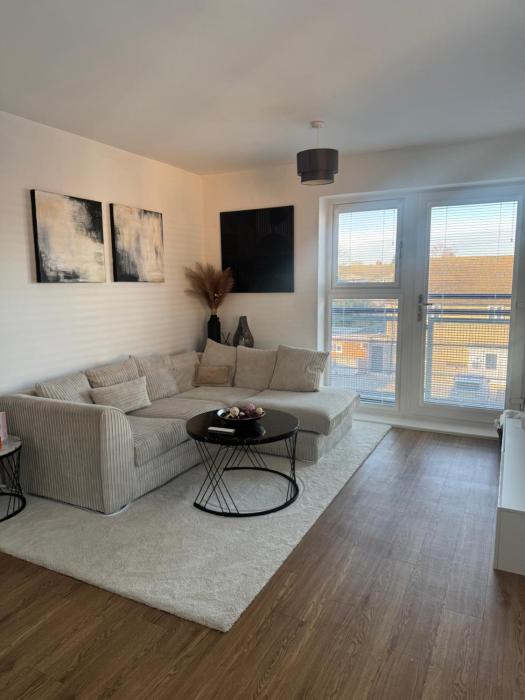 2 Bed apartment- Laindon