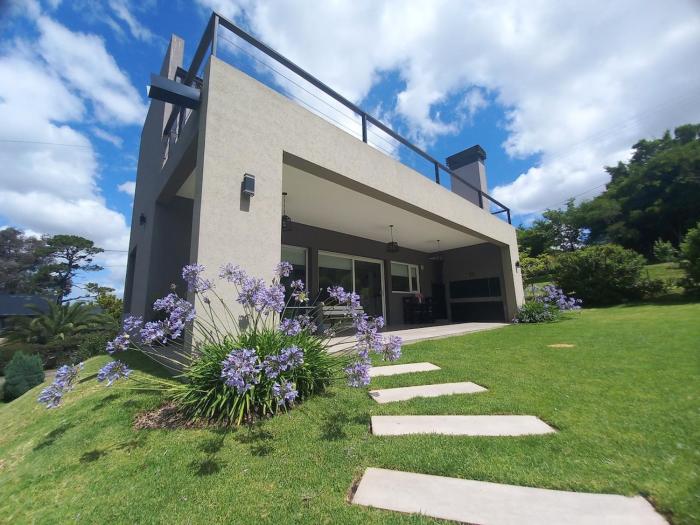 Casa Sierra de los Padres Gran parque y pileta