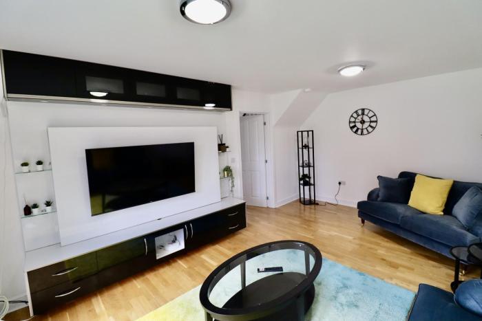 Spacious 5 Bedroom Home in Langley