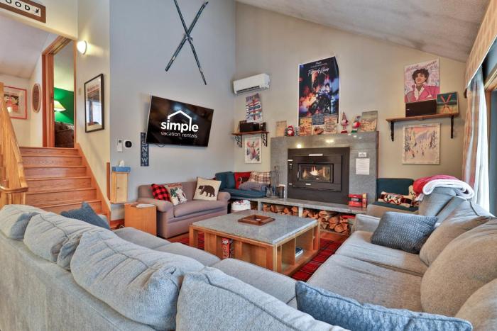 Eastwood Chalet - 4BR Killington Chalet | 4 Full Baths | Private Sauna & Hot Tub | Walk-Off Trail