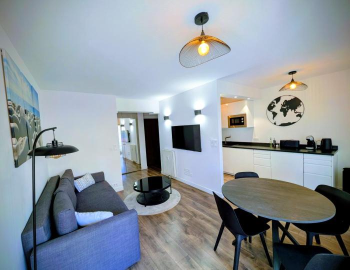 2 pièces lumineux, proche plage, parking, clim, hippodrome