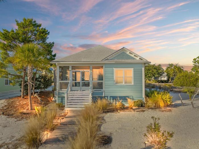 Pet Friendly Beach House - Salt Therapy by Panhandle Getaways