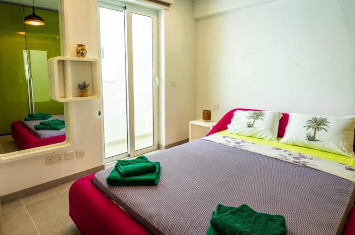 Stylish Two-Bedroom Retreat Near Balluta Bay Pat2