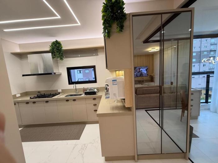 New and Beautiful Apartment! Close to the Sea and Shopping!