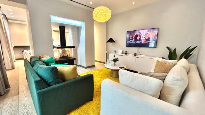 3-bedroom flat with Private Patio in Mayfair near Oxford Street, Marble Arch, Hyde Park