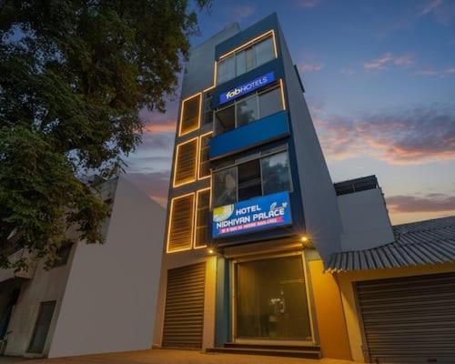 Hotel Nidhivan Palace