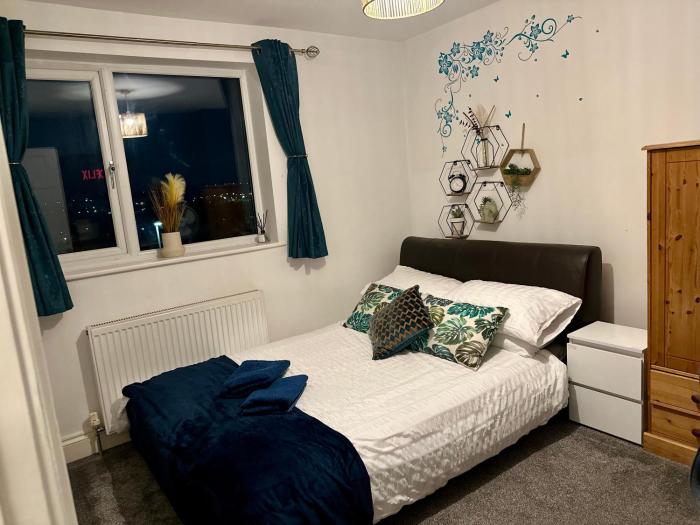 SIRIUS A INN - Cowsley Rd - 3 Bed House