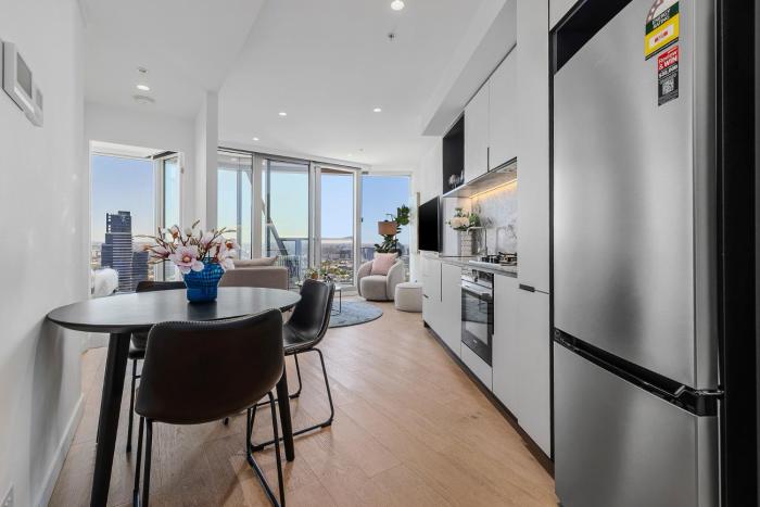 Westside Place Spacious Two-Bedroom City Suite