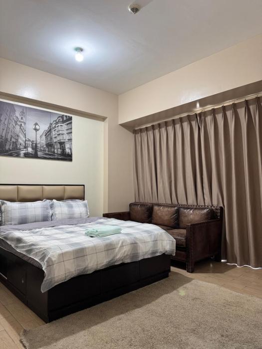 81 Newport Across International Airport Terminal 3 C1-7O