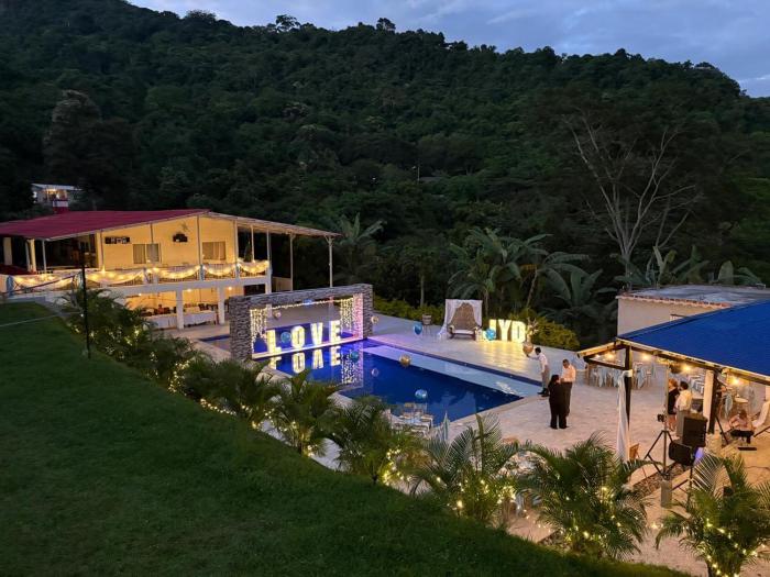 Finca Villa Carmen, Vía Magdalena