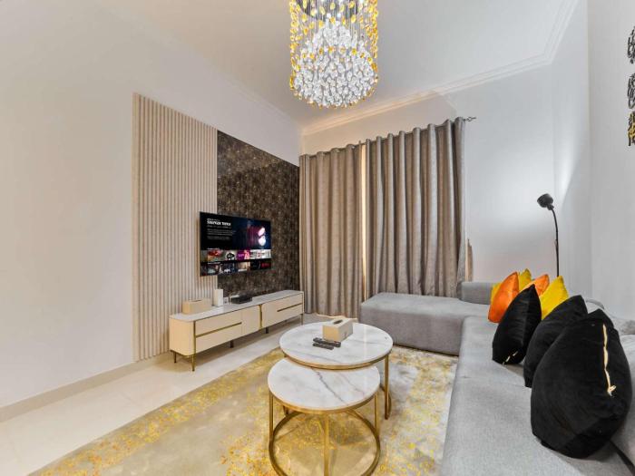 Cozy 2BR Canal Residence Sports City