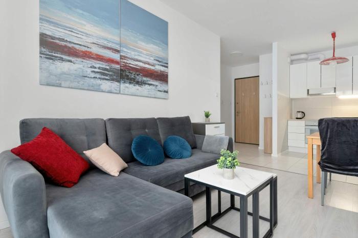 Comfortable Apartment with Access to the Gym and Parking by Noclegi Renters