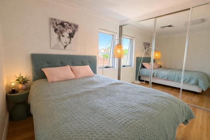 Mint Whispers - Quiet Cozy Room next to train station - with projector and Luxury mattress