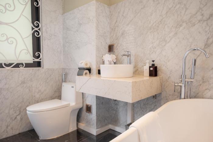 Sunset Westlake Luxury Apartment