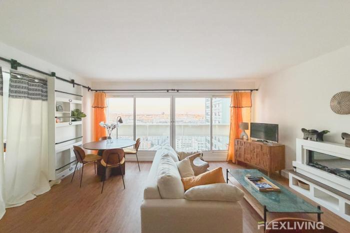 Spacious two-bedroom apartment in the 13th with balcony