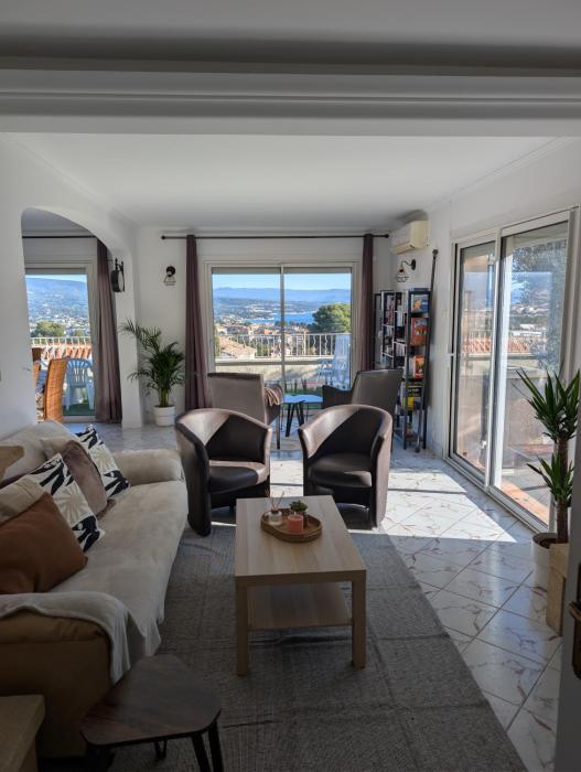 Appartement 90m2 avec terrasse, vue mer et parking gratuit