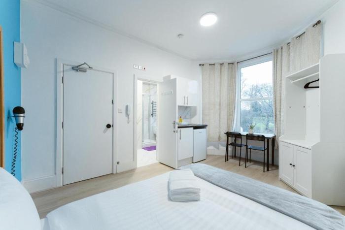 KW SELF CONTAINED STUDIOS ALEXANDRA PALACE COLLECTiON