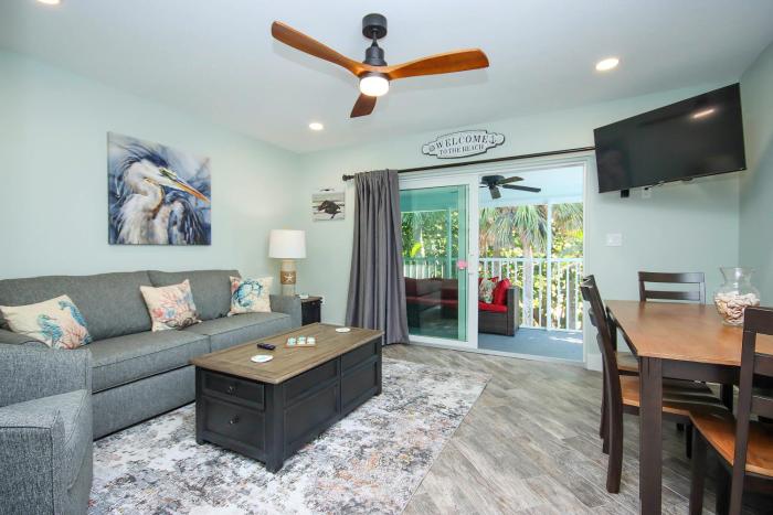 Classic Sanibel Escape Steps To The beach Colony Inn 11