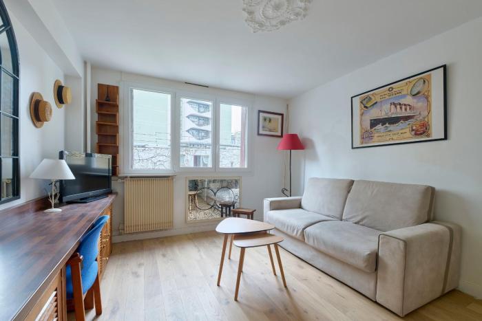 Quiet Metro line 13 Pernety and line 4 Alésia Montparnasse nearby