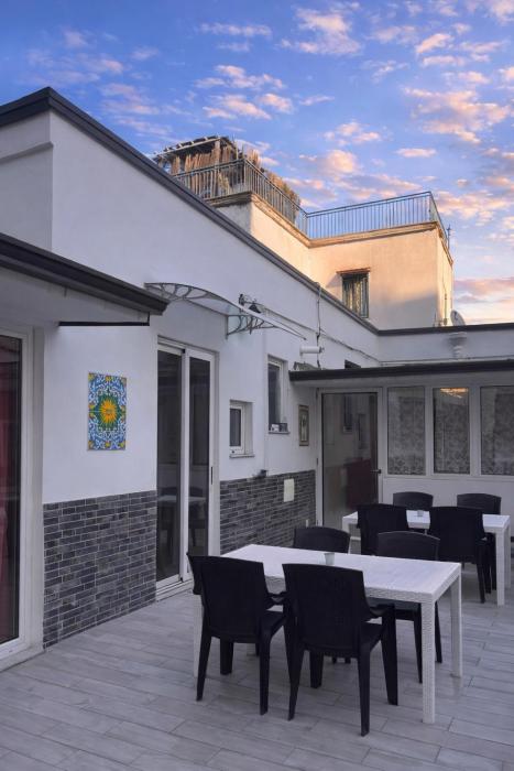 Ampio appartamento con terrazza nel Centro Storico di Napoli - Domus Carbonari