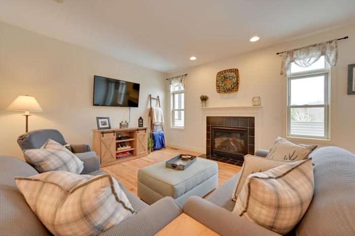 Bright Condo with Community Perks Near Ski Quechee!