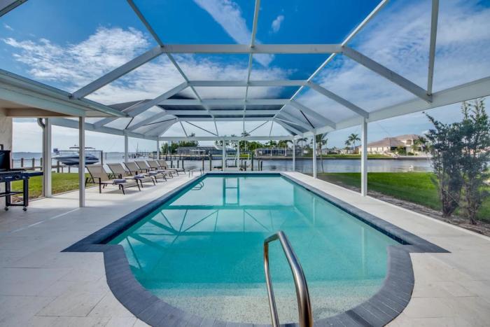 Riverview at Dolphin Drive with stunning sunsets and a short walk to the beach