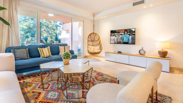 VACATION MARBELLA l Golden Mile Oasis l Family friendly l Next to the beach and Puente Romano l 24-7 Security